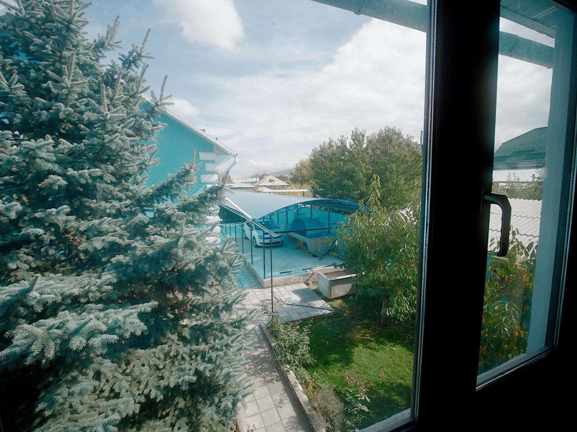Guesthouse Alakol Karakol Luaran gambar
