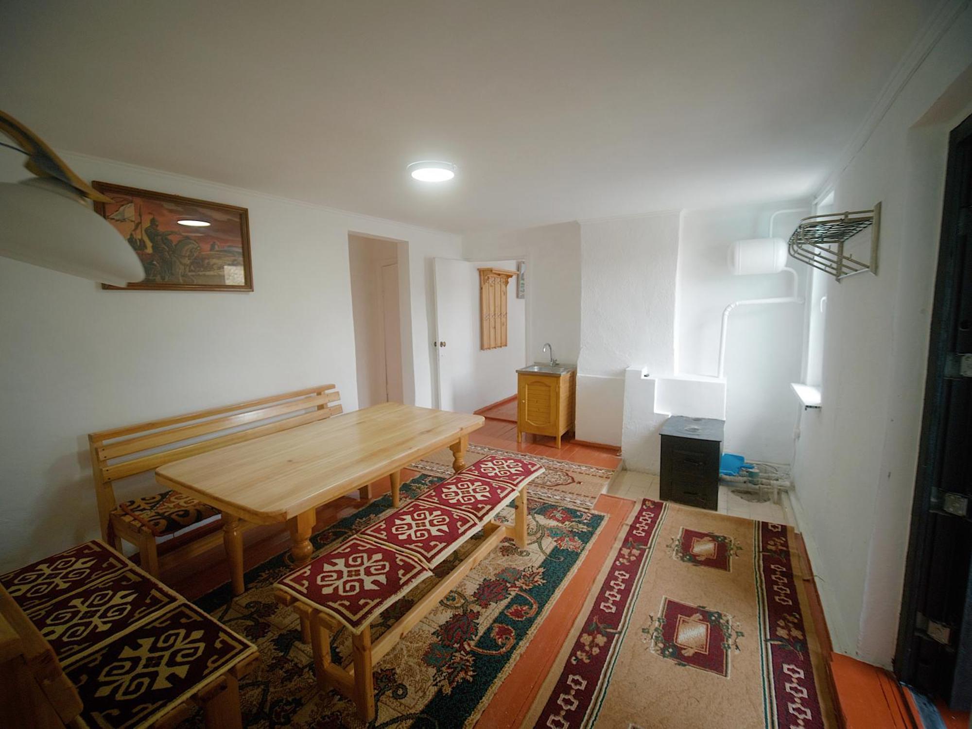 Guesthouse Alakol Karakol Luaran gambar