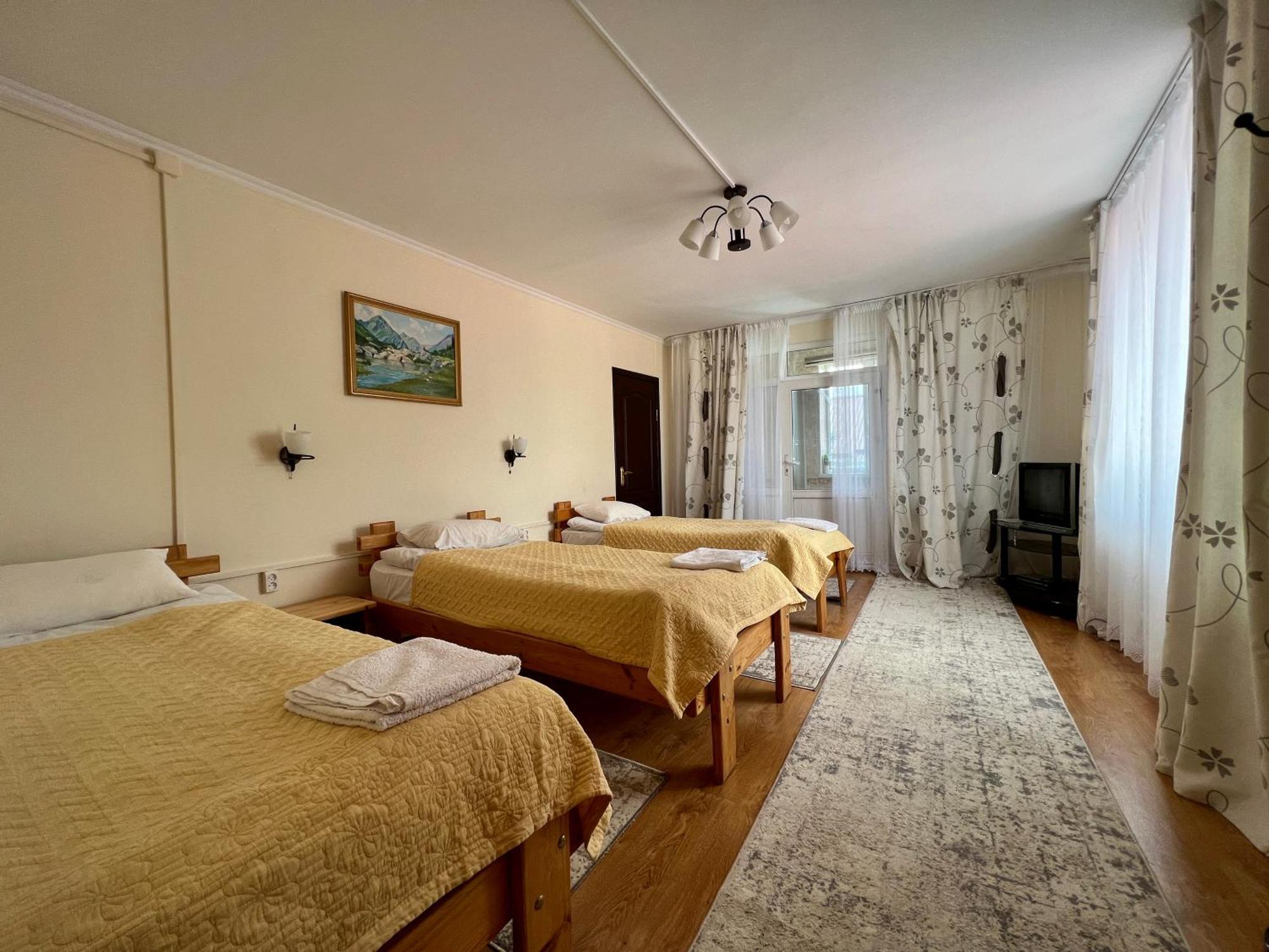 Guesthouse Alakol Karakol Luaran gambar