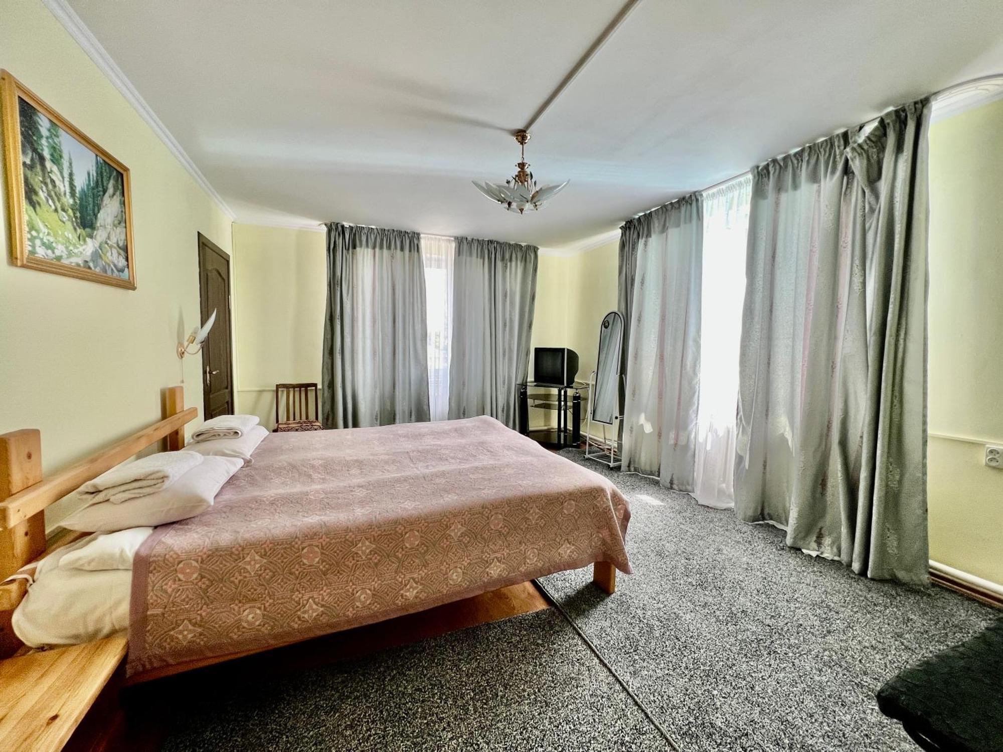 Guesthouse Alakol Karakol Luaran gambar