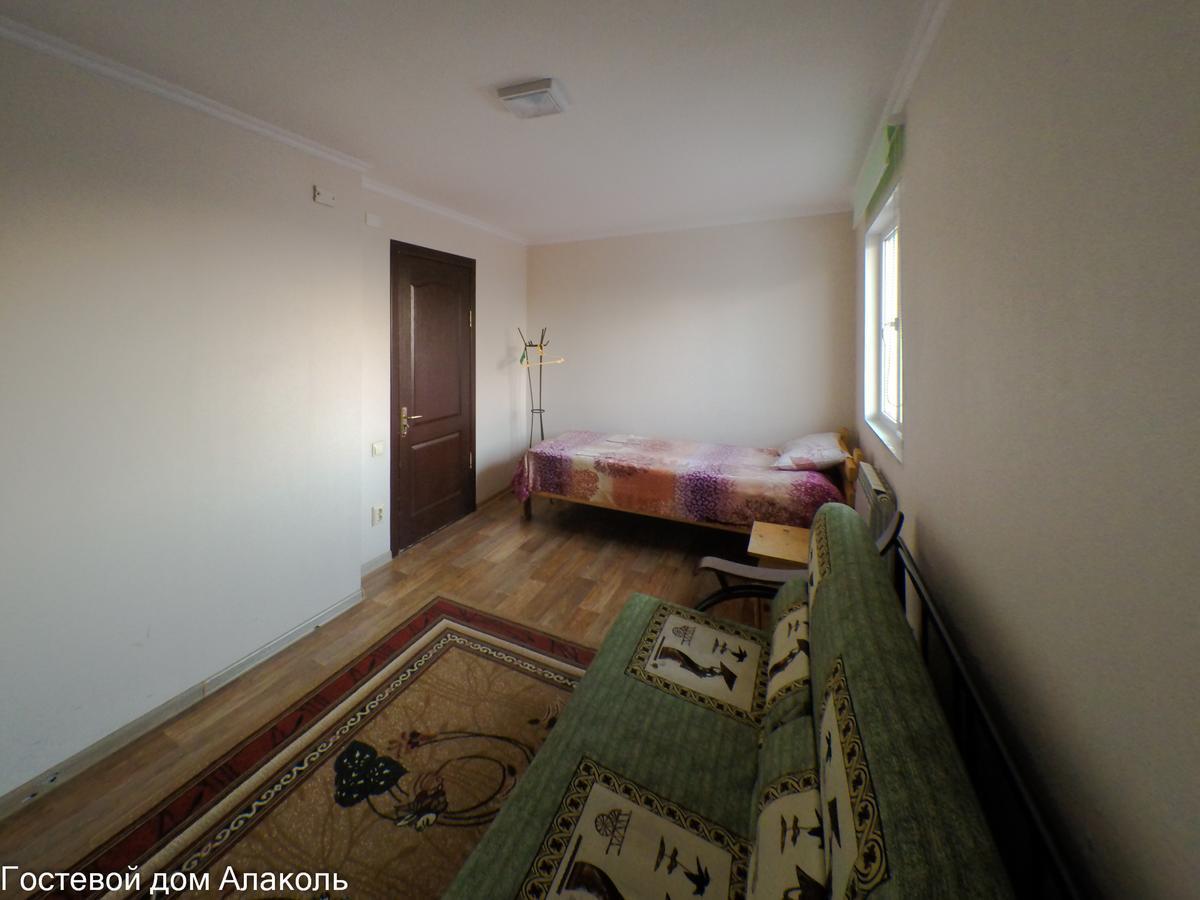 Guesthouse Alakol Karakol Luaran gambar